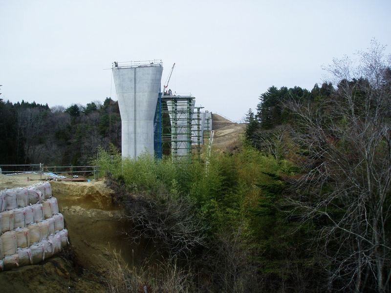 常磐自動車道 羽黒川橋(下部工)工事 常磐自動車道 羽黒川橋(下部工)工事