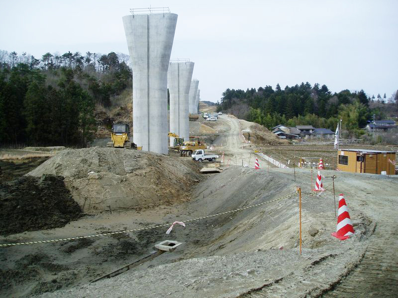 常磐自動車道 羽黒川橋(下部工)工事 常磐自動車道 羽黒川橋(下部工)工事
